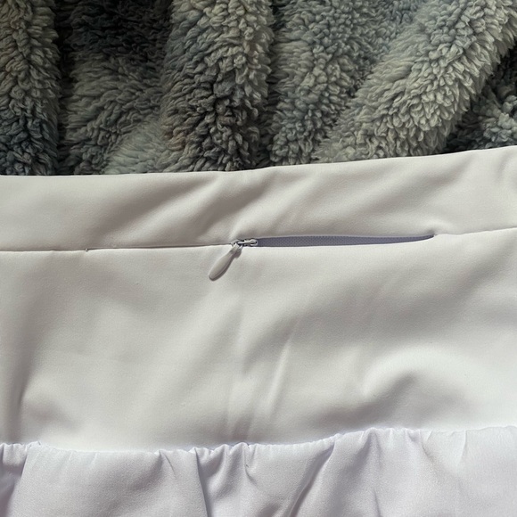 Amazon Essentials White Running Shorts - Picture 3 of 5